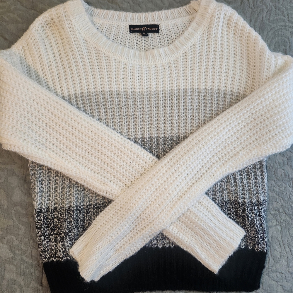 Almost Famous White/Gray/Black Crew Neck Crop Sweater